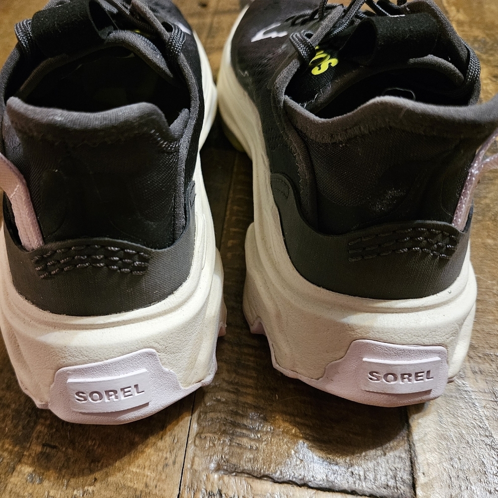 Sorel Women's Kinetic Breakthru Day Lace Sneaker - size 7.5 - Picture 2 of 4